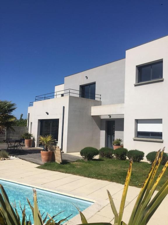 Yquelon Maison Moderne Avec Piscine Chauffee Dans La Baie Du Mont St Michel 200M2 מראה חיצוני תמונה
